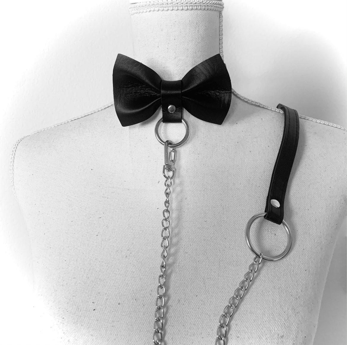 Bow tie choker collar and leash