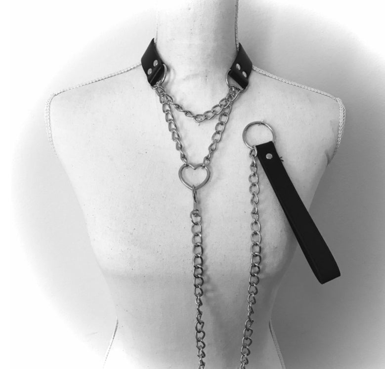 Martingale heart chain choker collar with leash