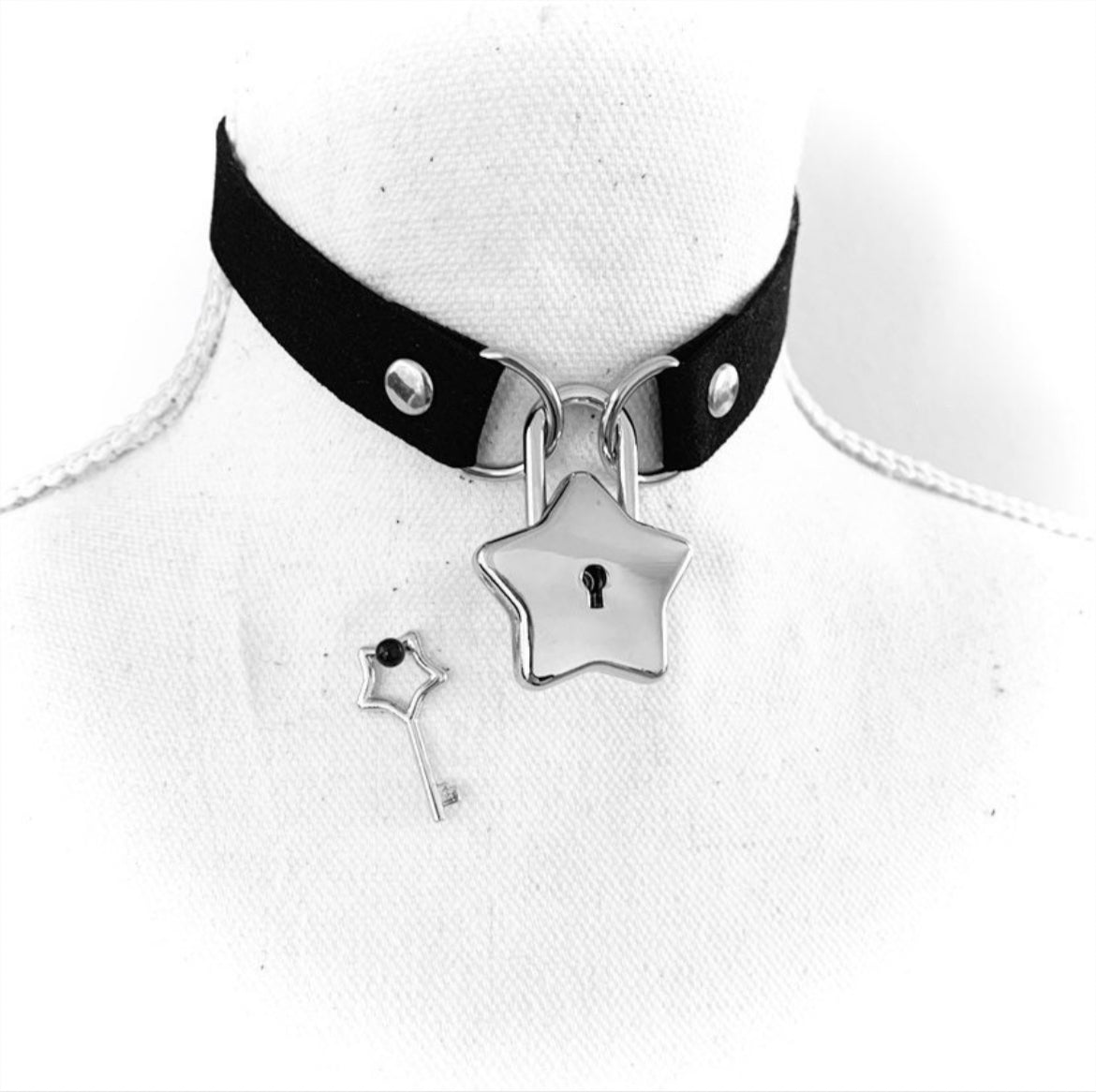 Star lock choker collars