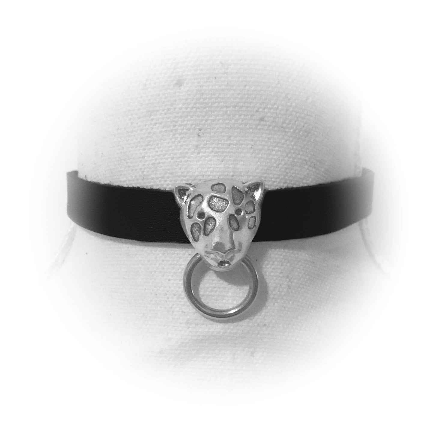 Leopard collar