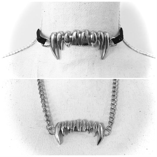Elastic fang choker